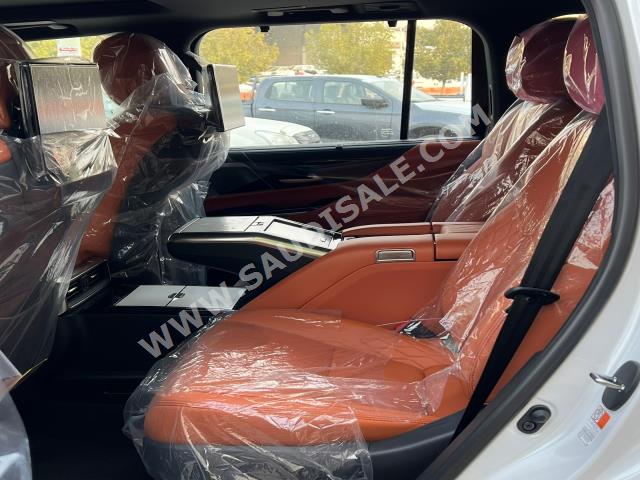 2023 لكزس إل إكس 600 في أي بي