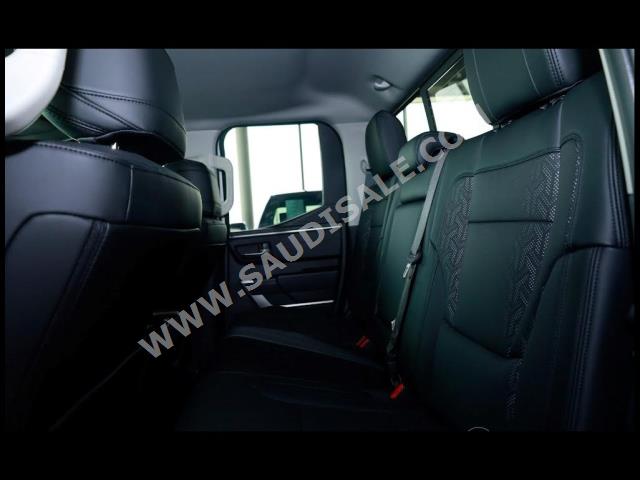 2022 تويوتا تندرا كرو ماكس ليمتيد