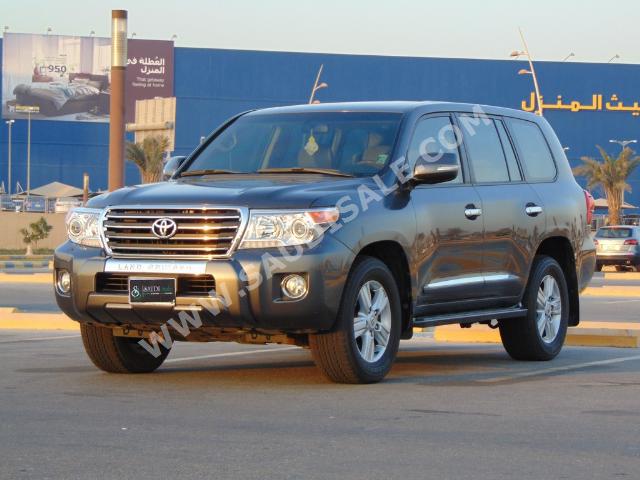 2014 Toyota Land Cruiser GXR