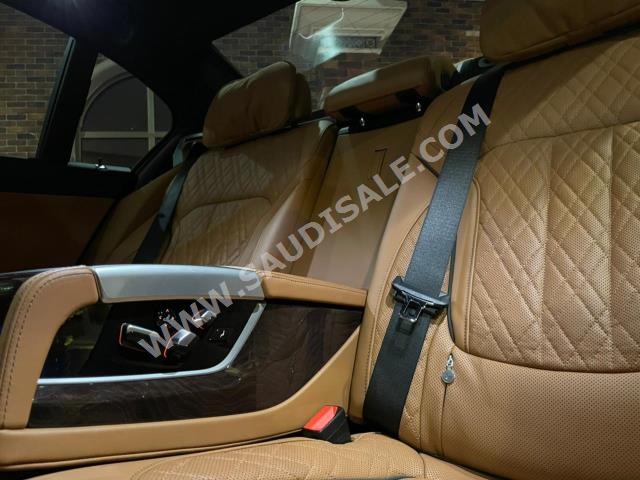 2020 بي ام دبليو الفئة السابعة 760 إل أي