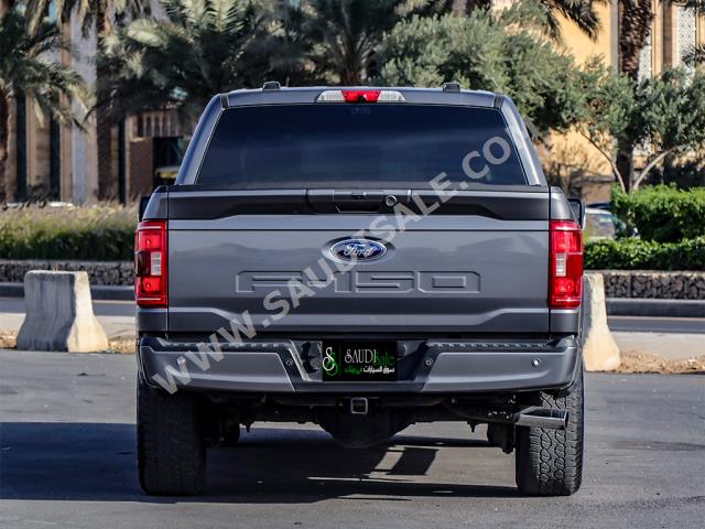 2022 فورد اف 150 اكس ال تي