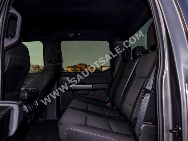 2022 فورد اف 150 اكس ال تي