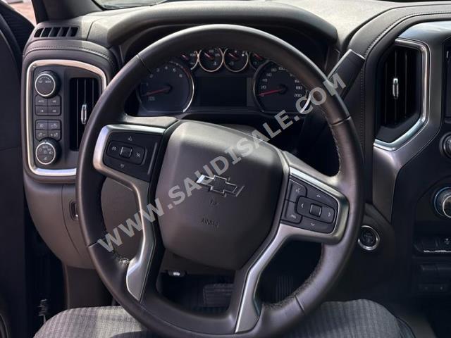 2021 شفروليه سلفرادو تريل بوس