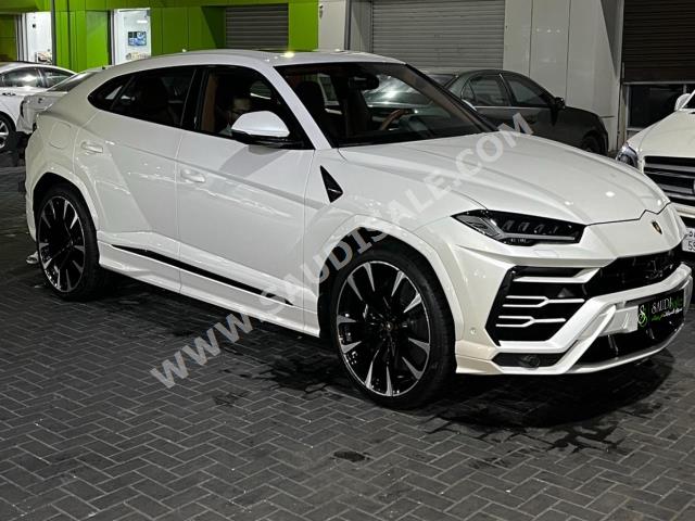 2022 لمبرجيني اوروس