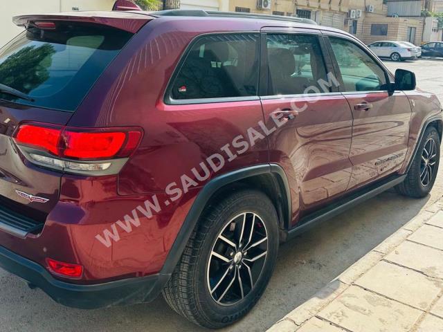 2017 جييب جراند شيروكي تريل هوك