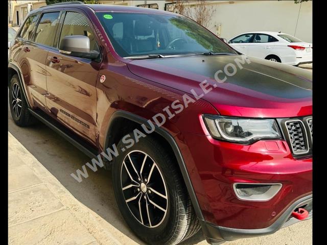 2017 جييب جراند شيروكي تريل هوك