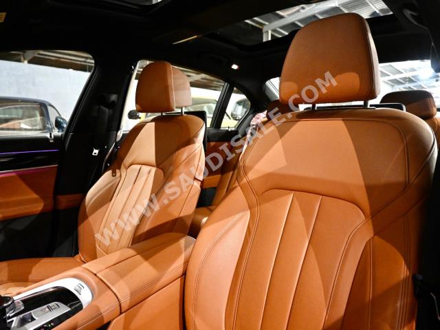 2021 بي ام دبليو الفئة السابعة 730 إل أي