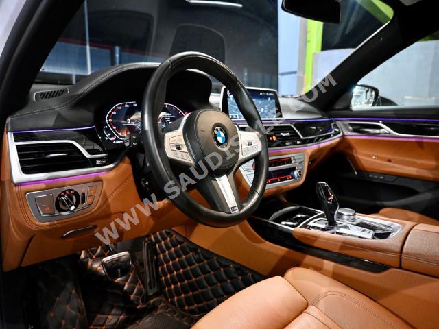 2021 بي ام دبليو الفئة السابعة 730 إل أي