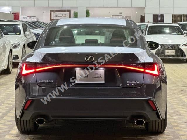 2024 لكزس إي إس 300