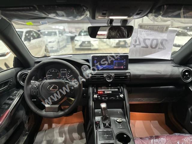 2024 لكزس إي إس 300