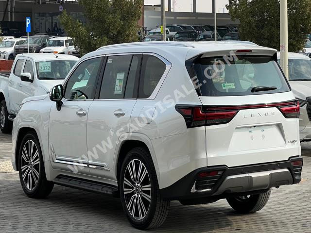 2023 لكزس إل إكس 600