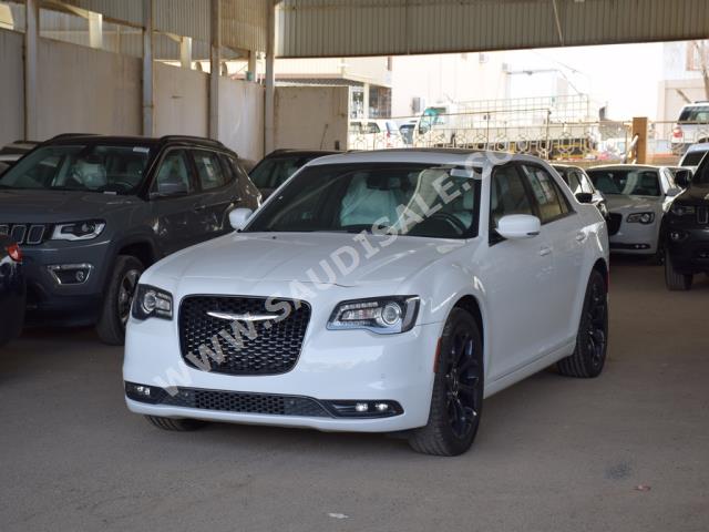 2020 كرايسلر 300 اس