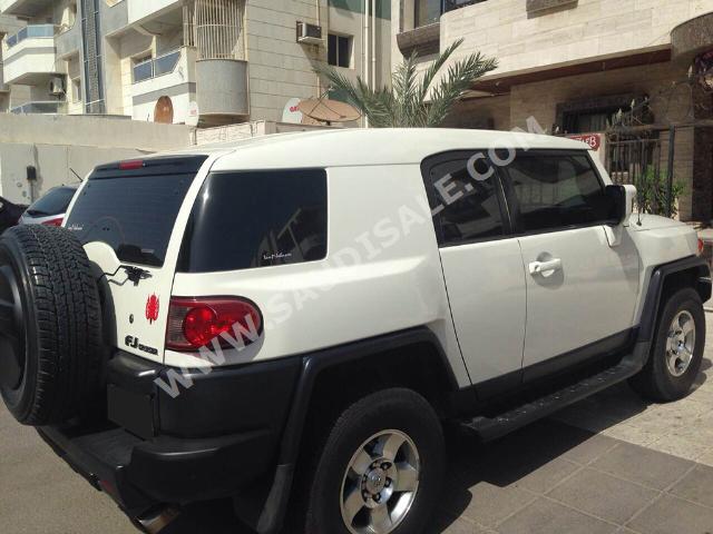 2009 تويوتا اف جي كروزر 1