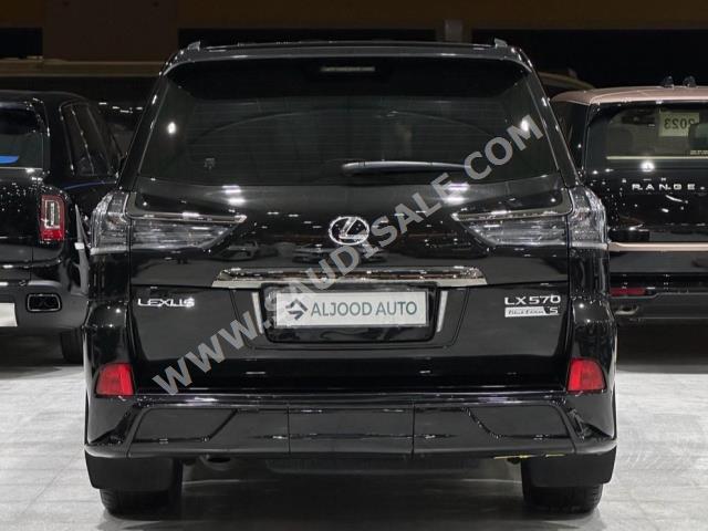 2021 لكزس إل إكس 570 بلاك اديشن