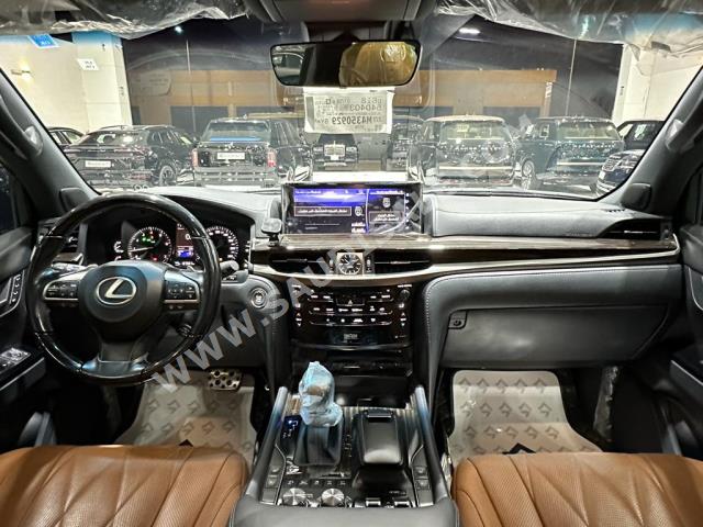 2021 لكزس إل إكس 570 بلاك اديشن
