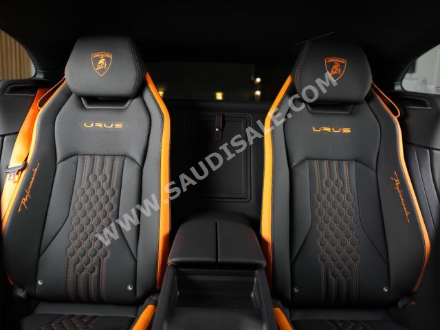 2023 لمبرجيني اوروس بيرفورمانتي