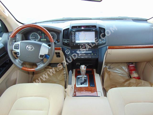 2012 Toyota Land Cruiser GXR