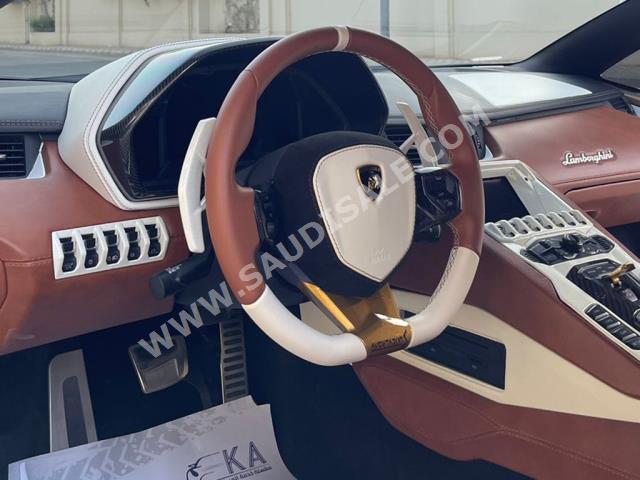 2017 لمبرجيني افنتادور اس