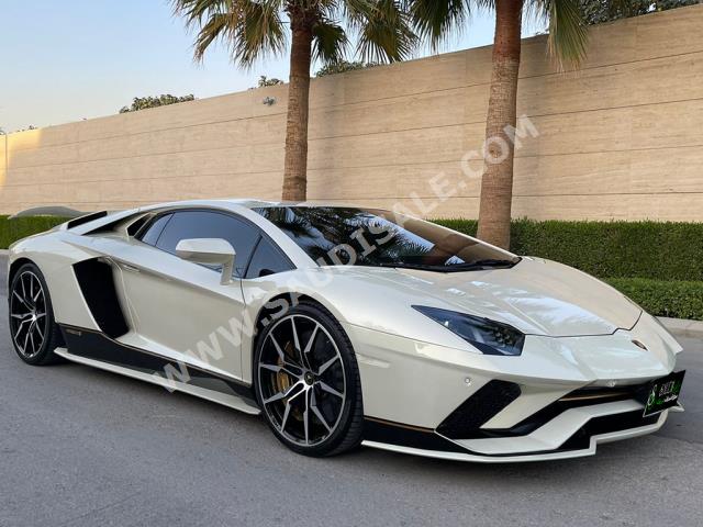 2017 لمبرجيني افنتادور اس