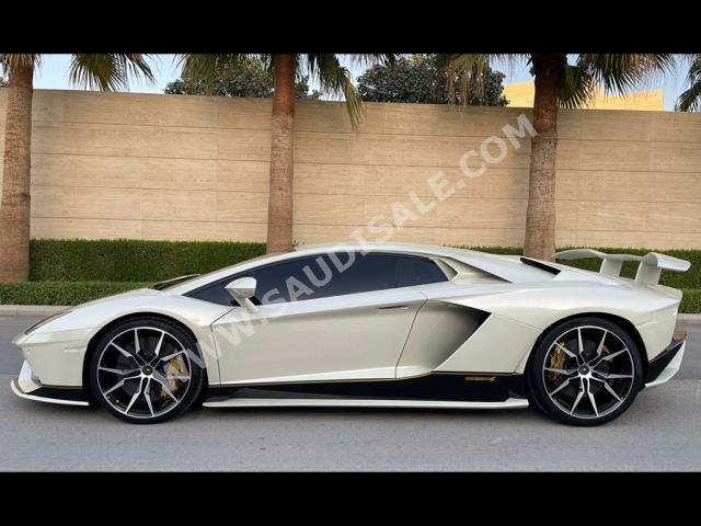 2017 لمبرجيني افنتادور اس