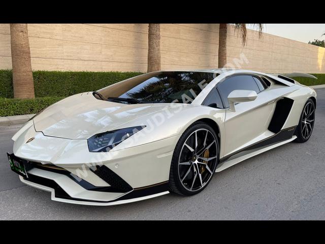 2017 لمبرجيني افنتادور اس