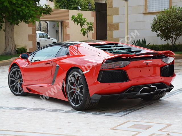 2015 لمبرجيني افنتادور