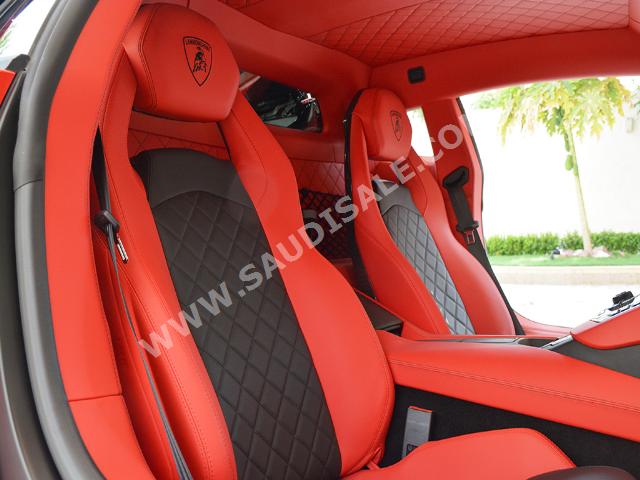 2015 لمبرجيني افنتادور