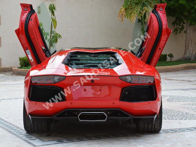 2015 لمبرجيني افنتادور