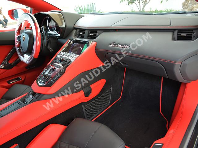 2015 لمبرجيني افنتادور