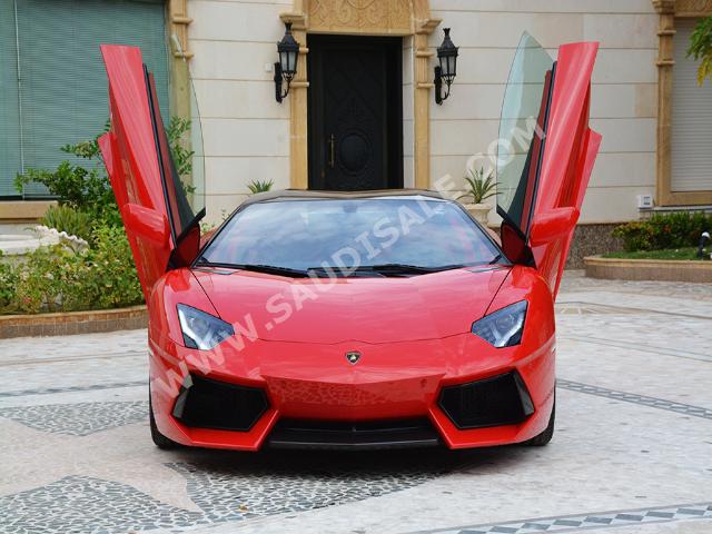 2015 لمبرجيني افنتادور