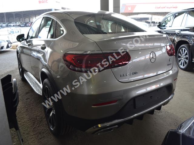 2022 مرسيدس - بنز جي إل سي 200