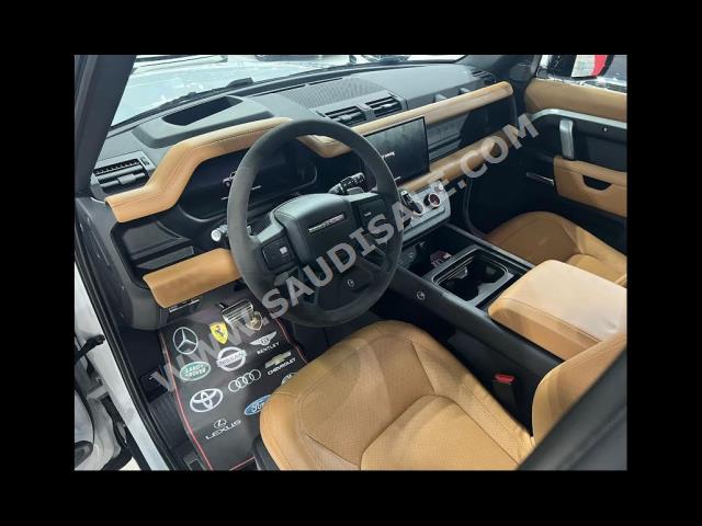 2023 لاند روفر ديفيندر