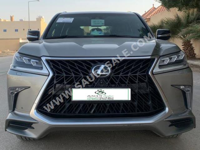 2017 لكزس إل إكس 570