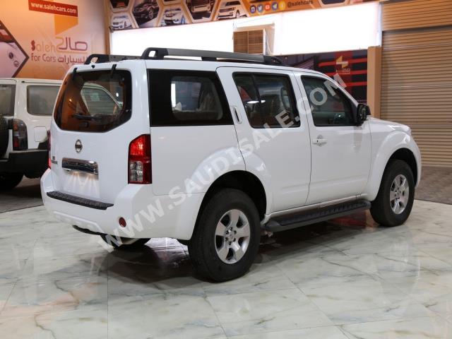 2014 نيسان باثفايندر اس اي