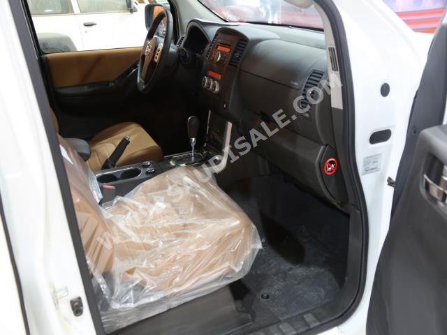 2014 نيسان باثفايندر اس اي
