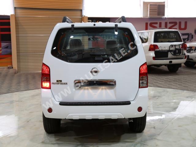 2014 نيسان باثفايندر اس اي