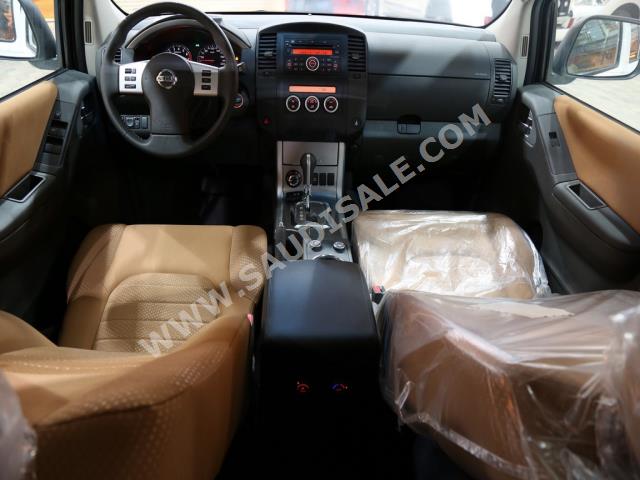 2014 نيسان باثفايندر اس اي