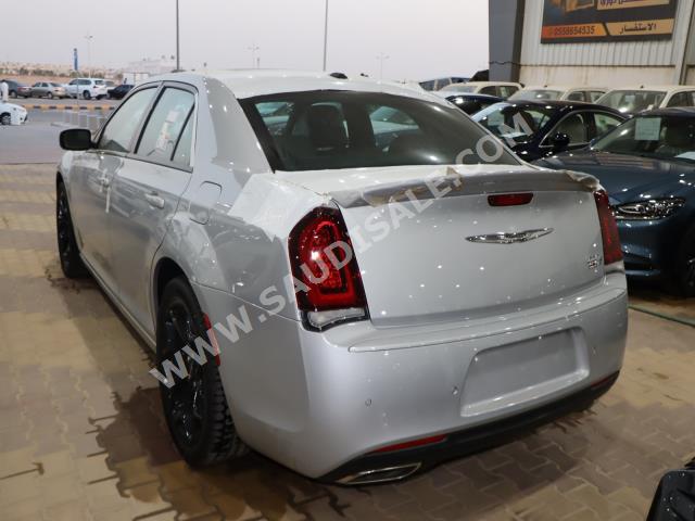 2022 كرايسلر 300 اس