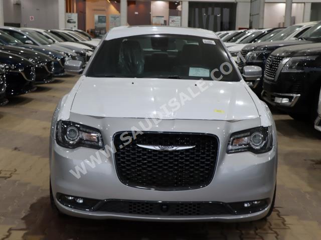 2022 كرايسلر 300 اس