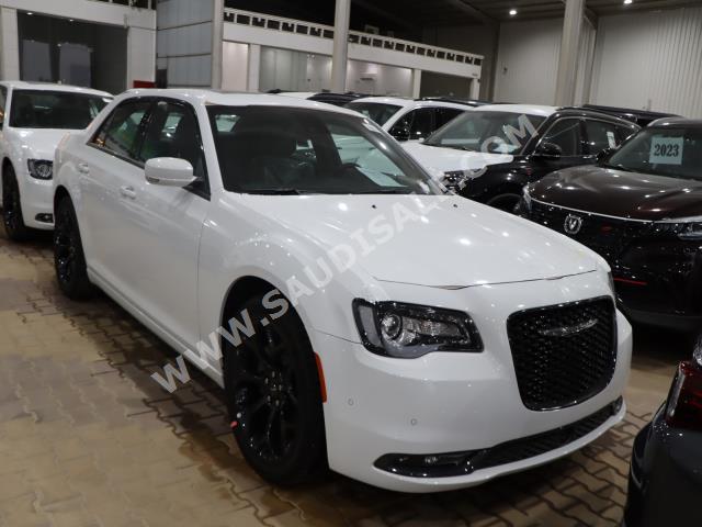 2022 كرايسلر 300 اس