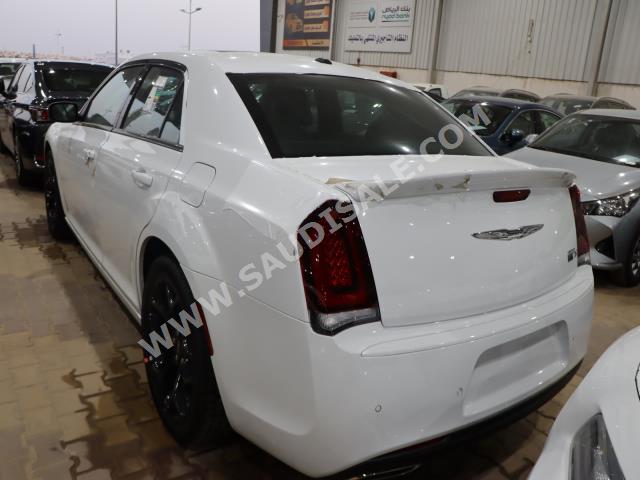 2022 كرايسلر 300 اس