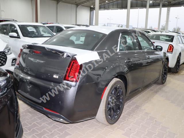 2022 كرايسلر 300 اس