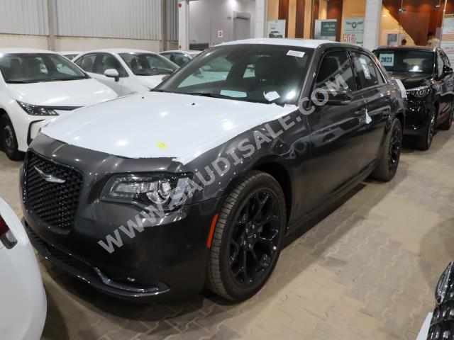 2022 كرايسلر 300 اس