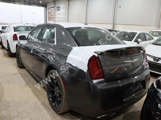 2022 كرايسلر 300 اس