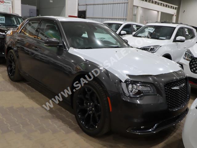 2022 كرايسلر 300 اس