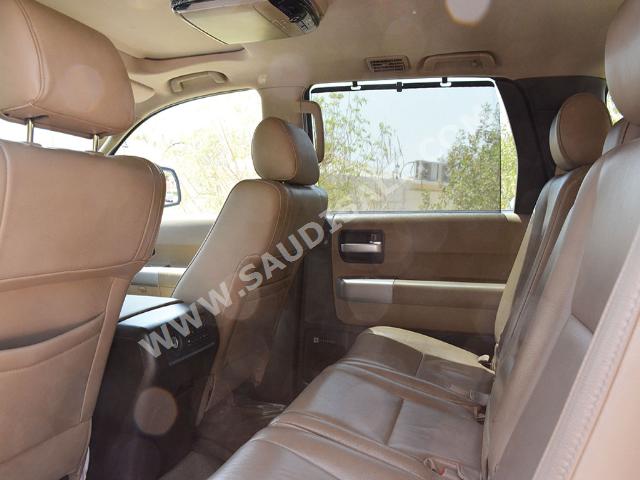 2009 تويوتا سكويا ليمتد