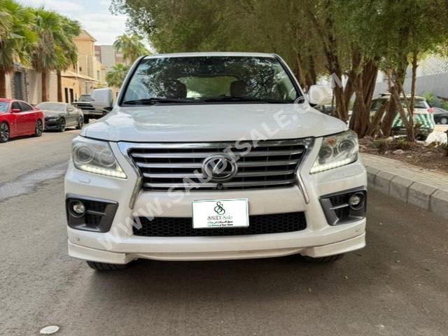 2014 لكزس إل إكس 570