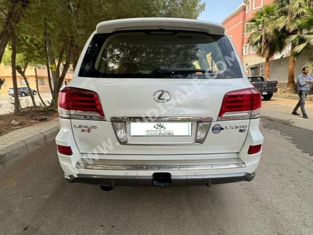 2014 لكزس إل إكس 570