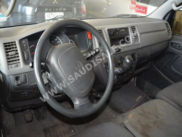 2013 Toyota Hiace
