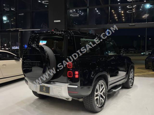 2024 لاند روفر ديفيندر اتش اس اي